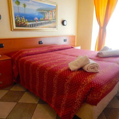 Isabella Hotel 3*